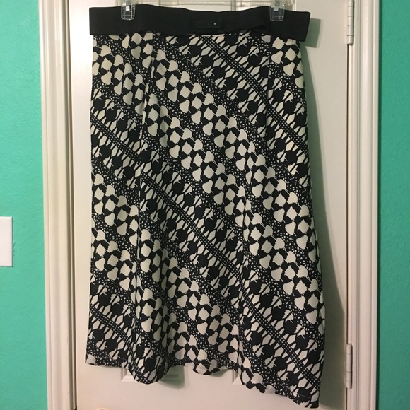 🌸NWOT🌸 Graphic print crepe elastic belted skirt - Picture 2 of 4