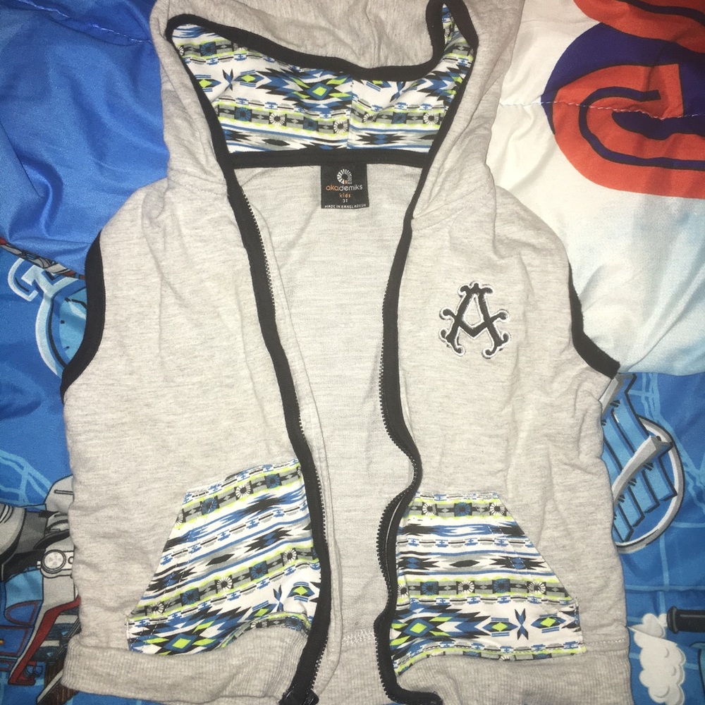 Akademiks sweater vest