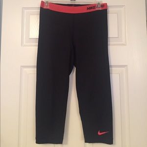 Nike Pro capris