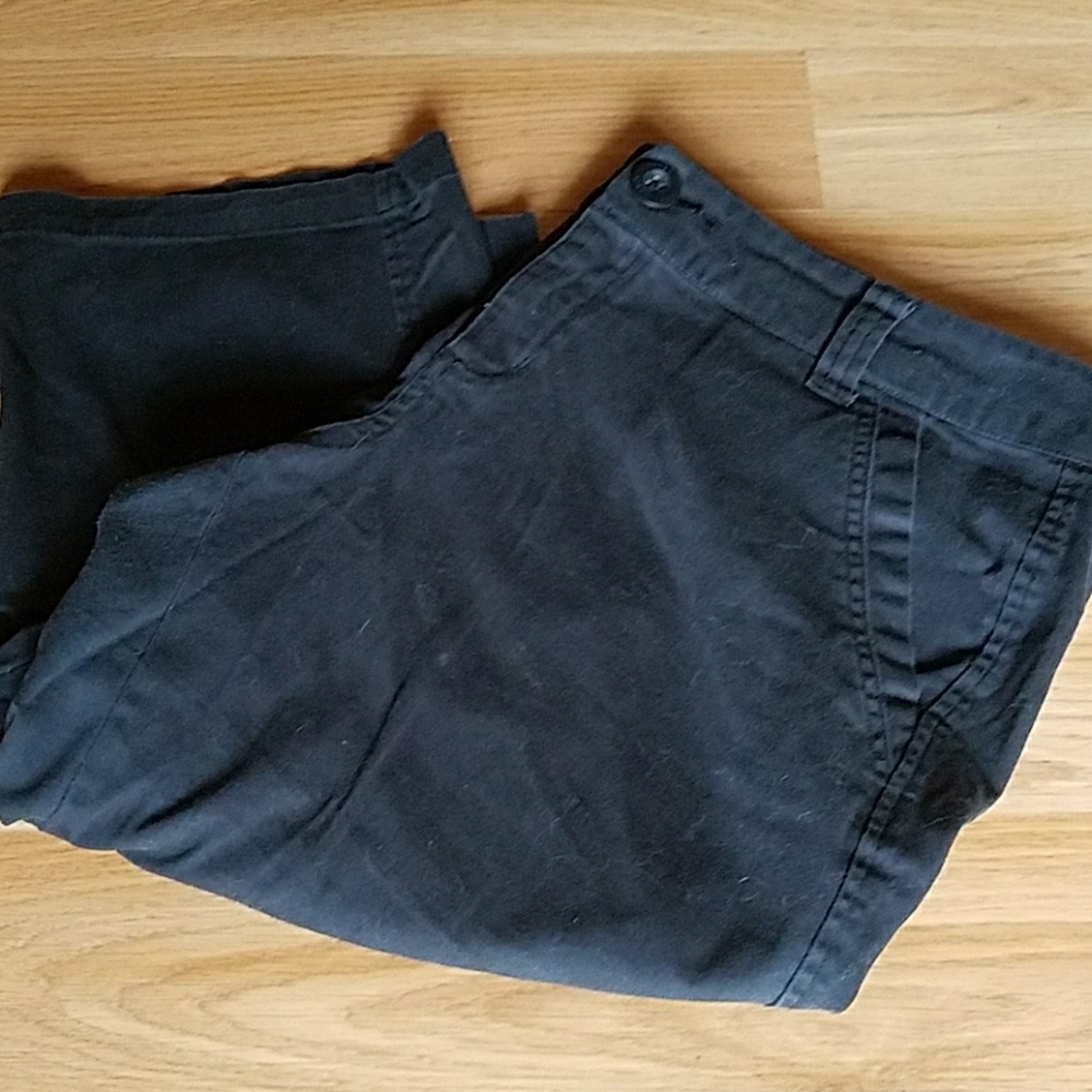 Super cute black capris (Juniors Plus)