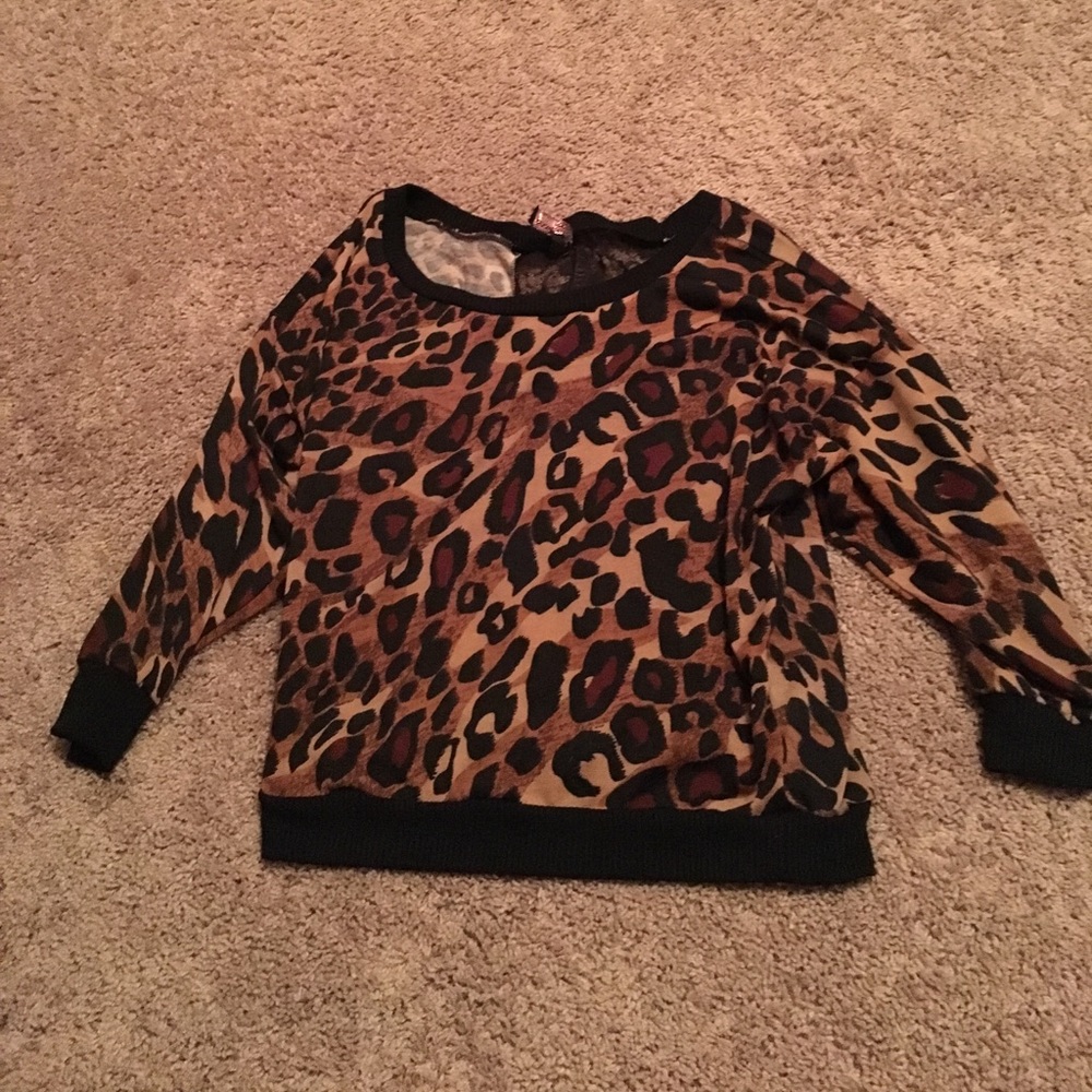 Never Worn Lepord Lace Back Shirt