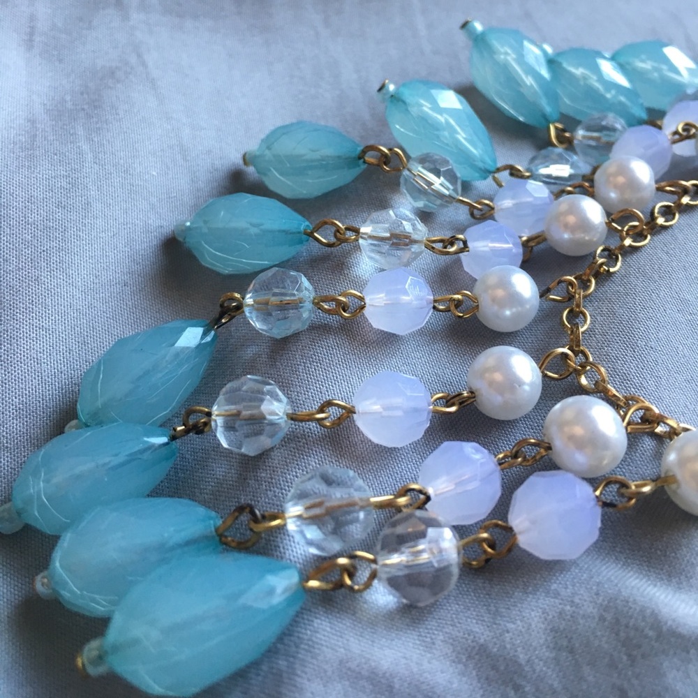 Short pearl and mixed gem neckalce