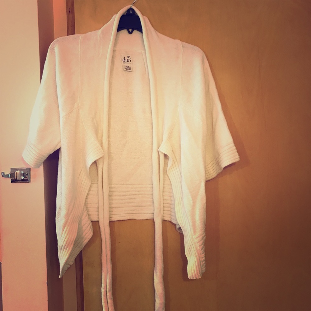 White cropped sleeve maternity sweater!