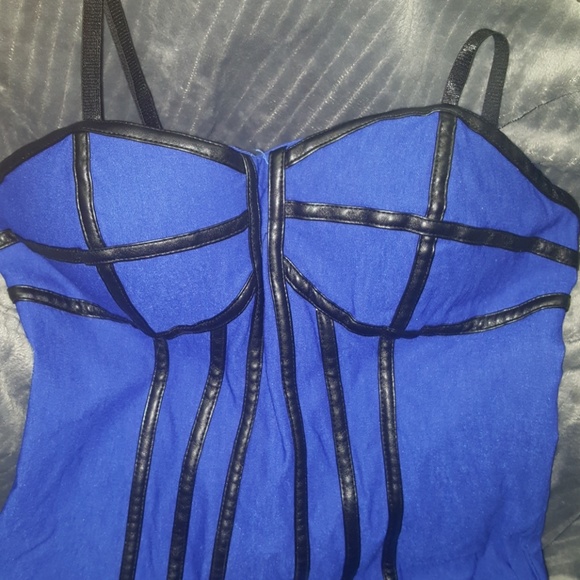 Dress - Picture 3 of 4