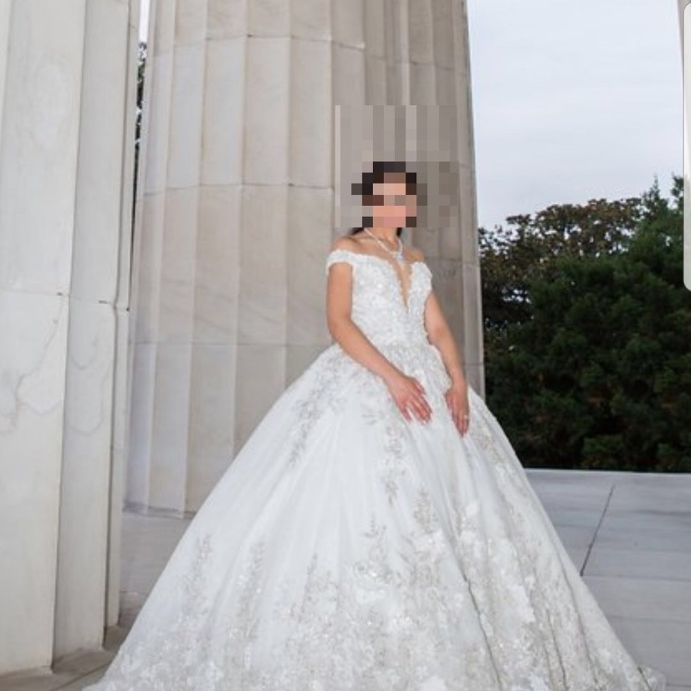 Ysa Makino wedding gown. Style #: 69002