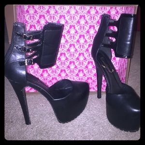 💥💃🏽 PRIVILEGED 'Aces' Heel Sz 8.5💃🏽💥
