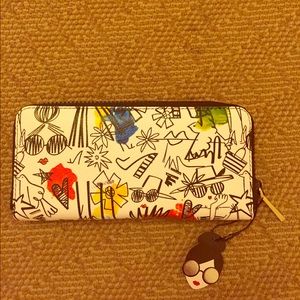 Alice + Olivia stave face long graffiti wallet