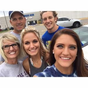 Meet your Posher, Dakota