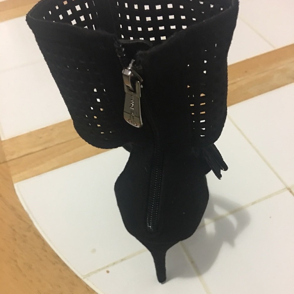 Black new sexy high heels... will turn heads!! - Picture 2 of 6