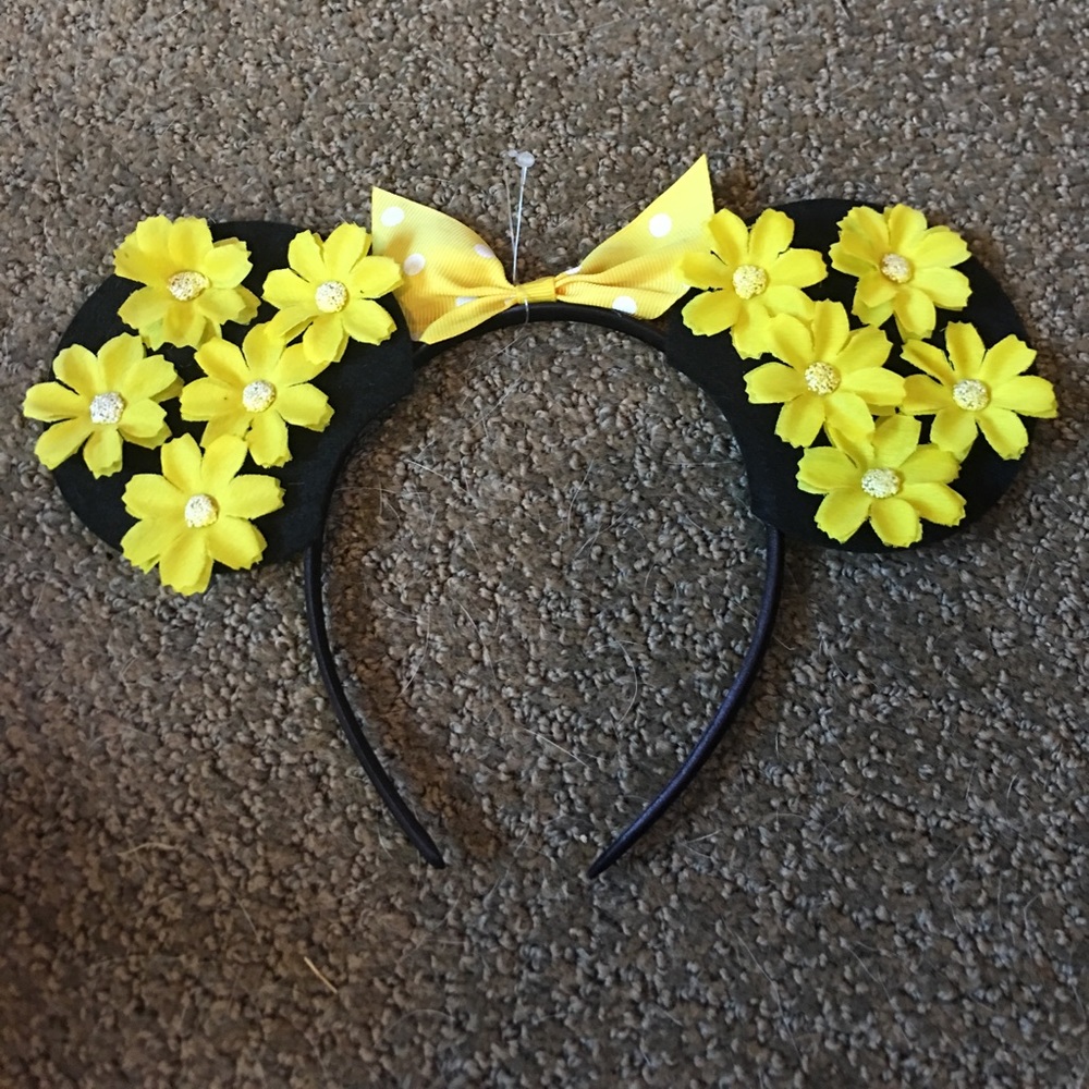 Custom yellow daisy Disney Mickey ears