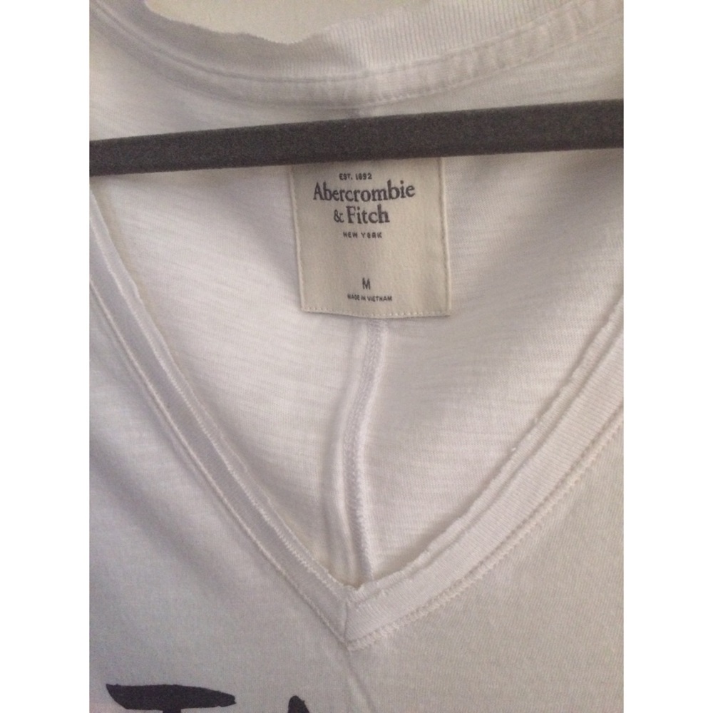 Super chic tee! - Picture 3 of 3