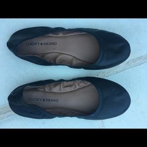 Lucked black ballet flats almost new