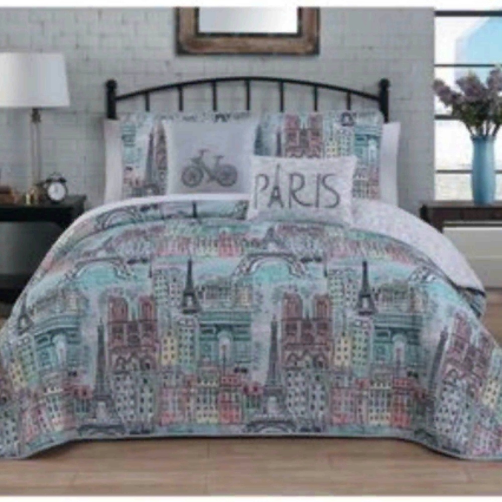SOLD Avondale Manor Paris 5-piece Queen Set