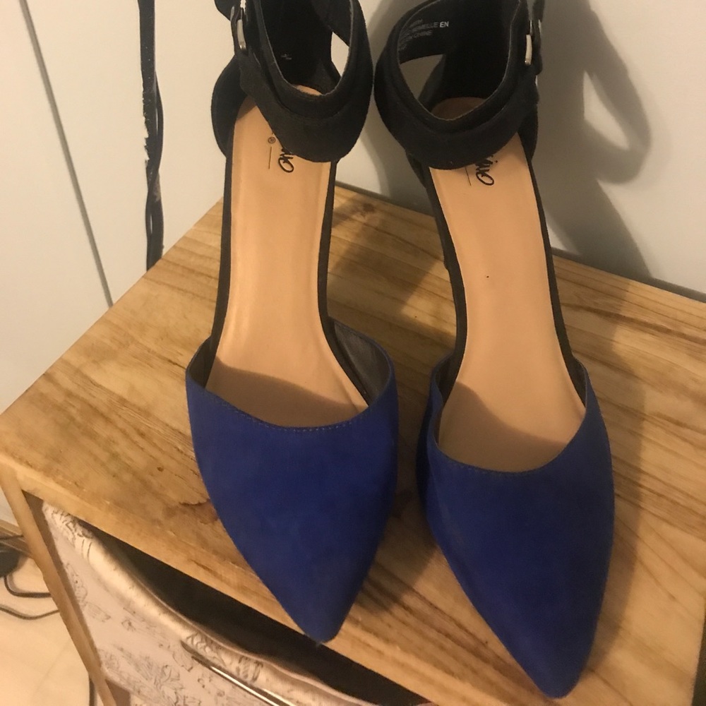 Black and Blue Pointed Heels