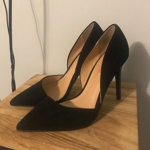 Black Pumps