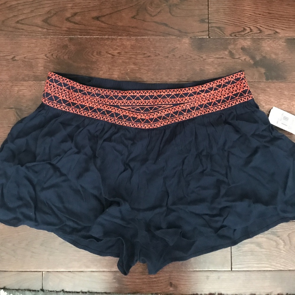 Shorts - Picture 2 of 8