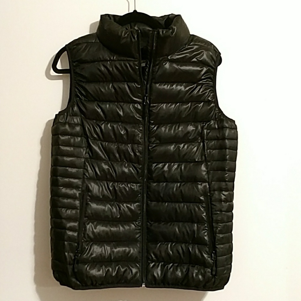 Vest Black puffy Boulder gear NWOT