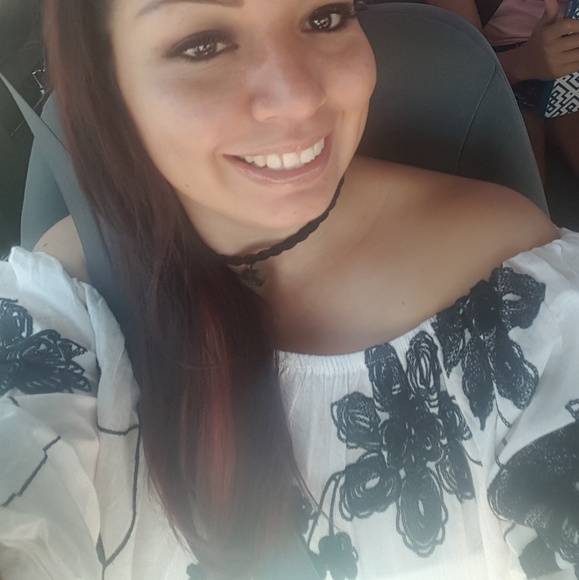 Off the shoulder blouse - Picture 3 of 3