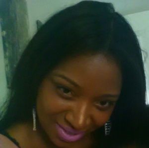 Meet your Posher, Adrianne