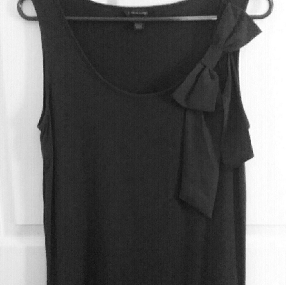 Sleeveless dressy and stylish blouse