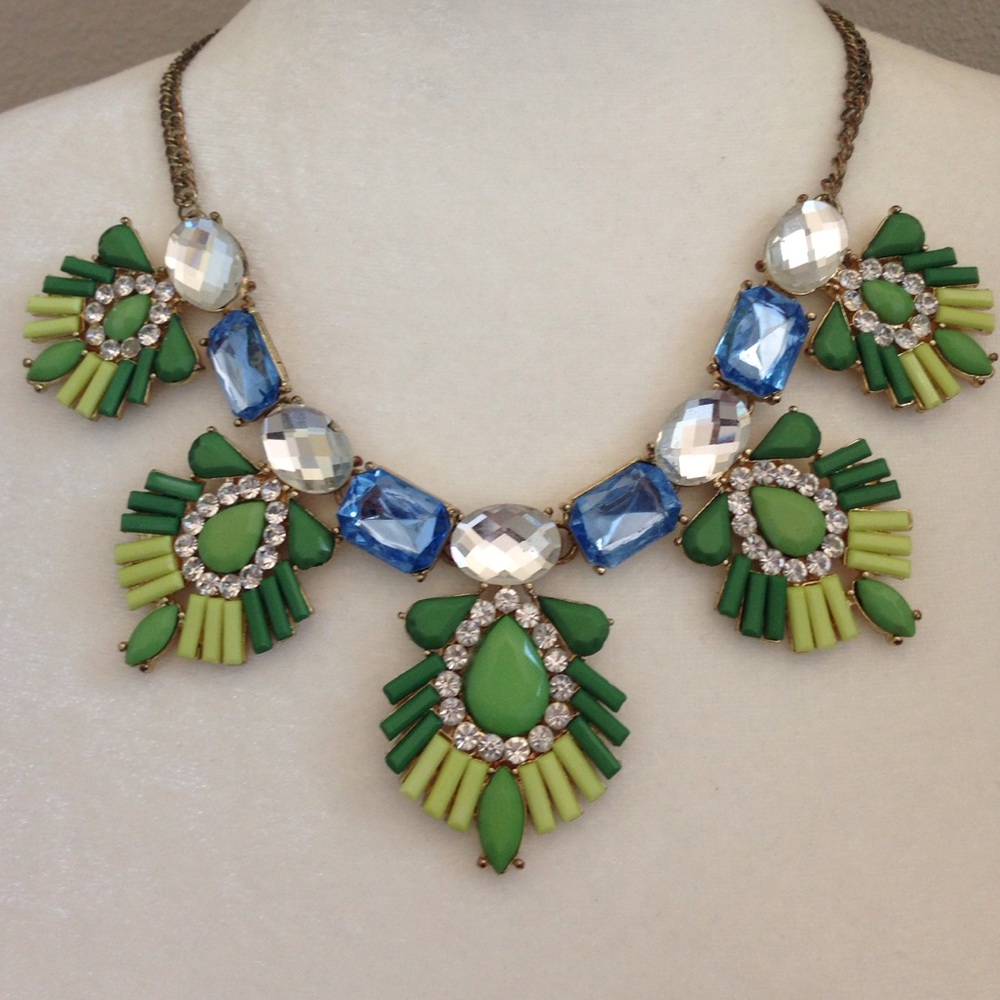 Statement necklace
