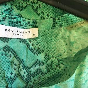 Equipment Tops - Equipment 'Riley' faded python print silk tee Equipment Tops - Equipment 'Riley' faded python print silk tee
