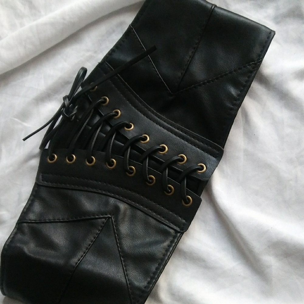 Corset like belt