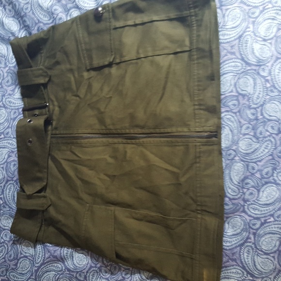 Olive green skirt - Picture 2 of 3