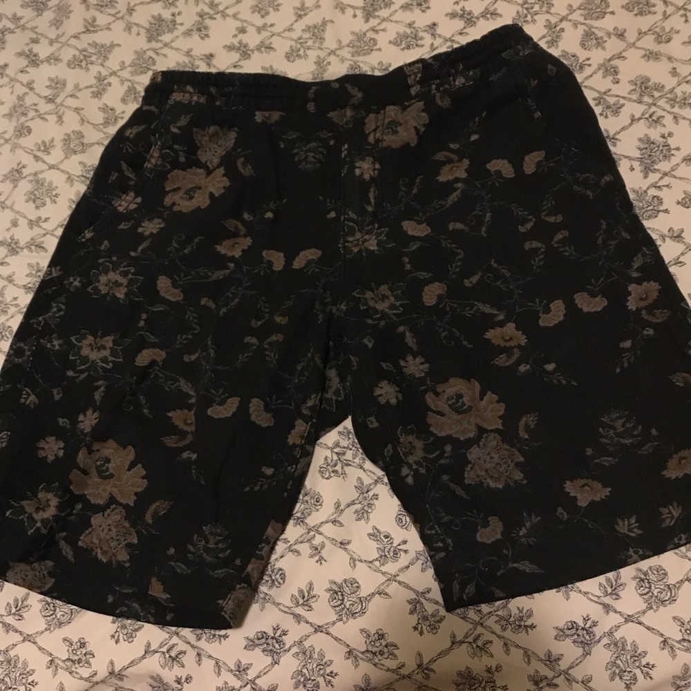 Your Neighbors floral draw string shorts