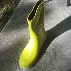 Ugg's Short YELLOW Rainboots SIZE 11