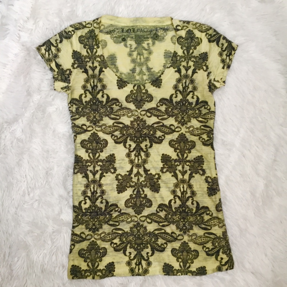 💥4/$25💥 Two Cute Colorful Fitted Shirts - Picture 2 of 6