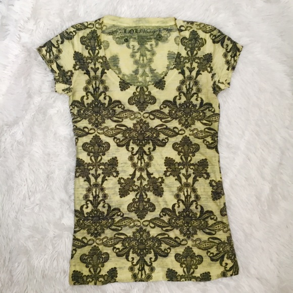 💥4/$25💥 Two Cute Colorful Fitted Shirts - Picture 2 of 6