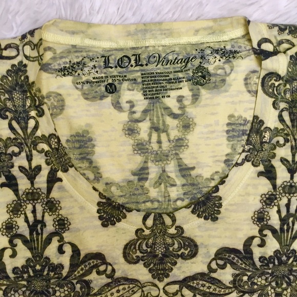 💥4/$25💥 Two Cute Colorful Fitted Shirts - Picture 3 of 6