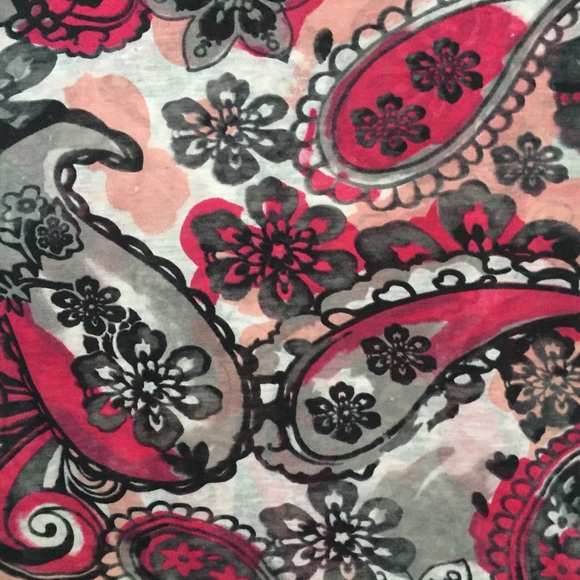 💥4/$25💥 Two Cute Colorful Fitted Shirts - Picture 6 of 6