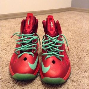 LeBron Christmas 11