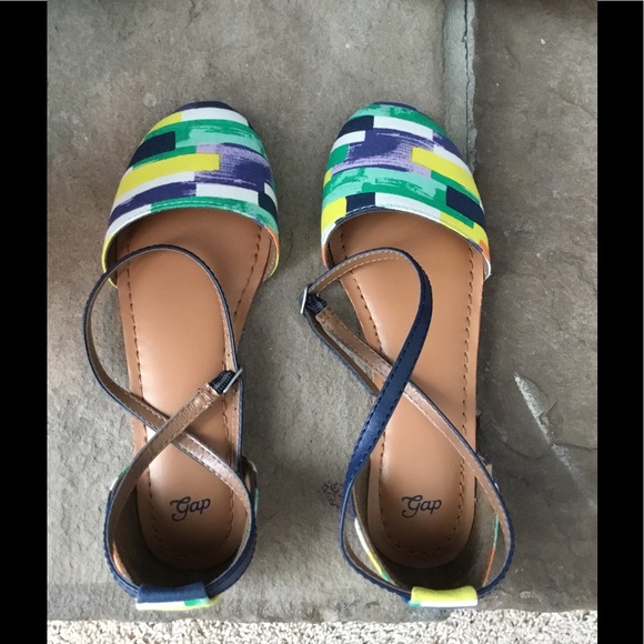 Gap multicolor strappy flats size 7 - Picture 2 of 4