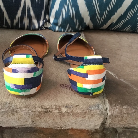 Gap multicolor strappy flats size 7 - Picture 3 of 4
