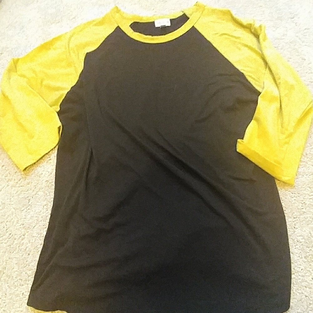 LulaRoe Randy tee light wear