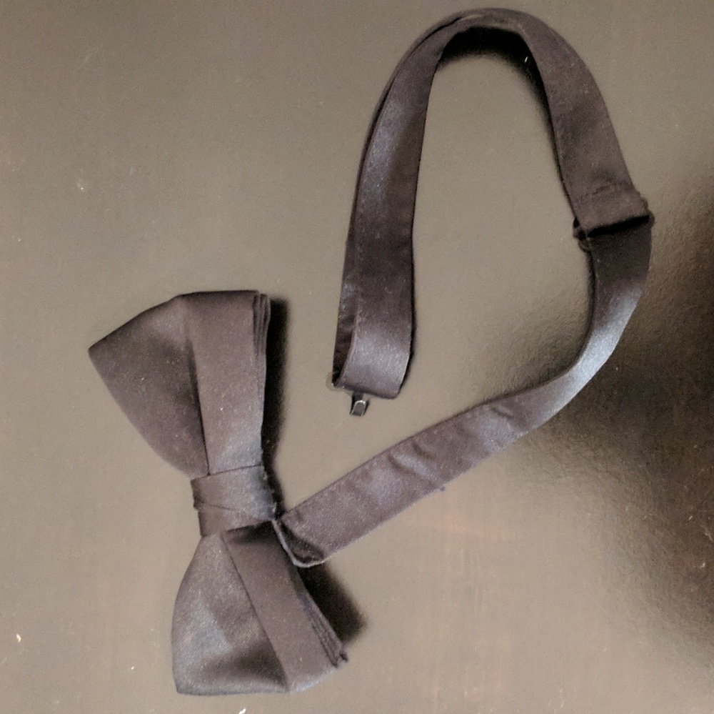 Black formal pre-tied bowtie