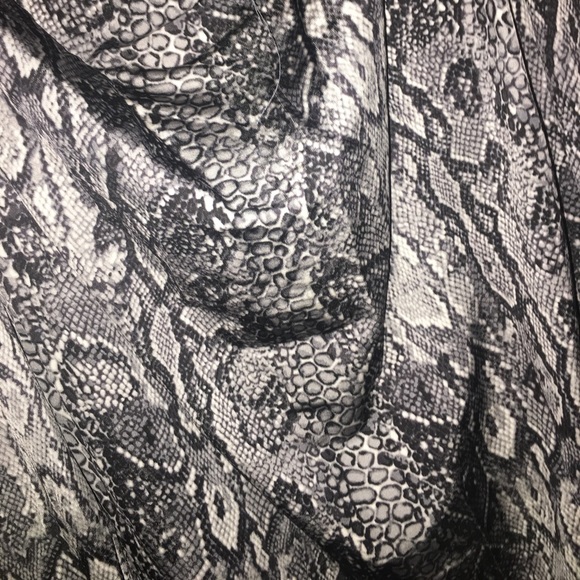 BCBG Snake print shirt 🐍 cold shoulder cutout - Picture 4 of 6