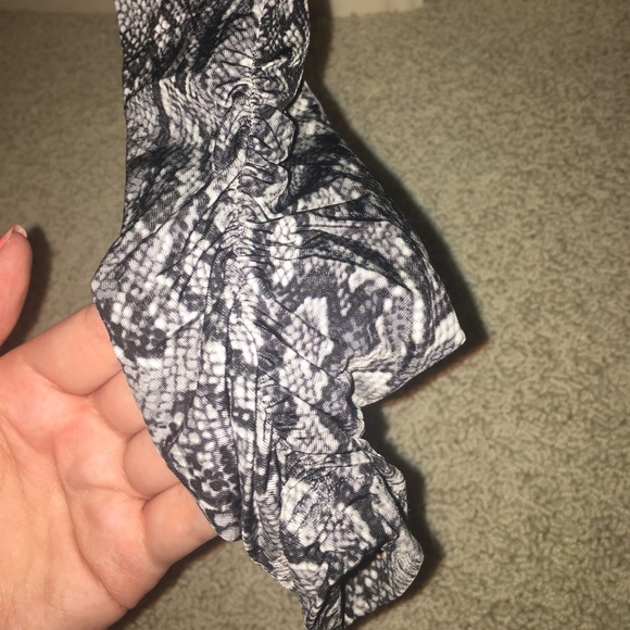 BCBG Snake print shirt 🐍 cold shoulder cutout - Picture 5 of 6