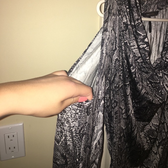 BCBG Snake print shirt 🐍 cold shoulder cutout - Picture 6 of 6