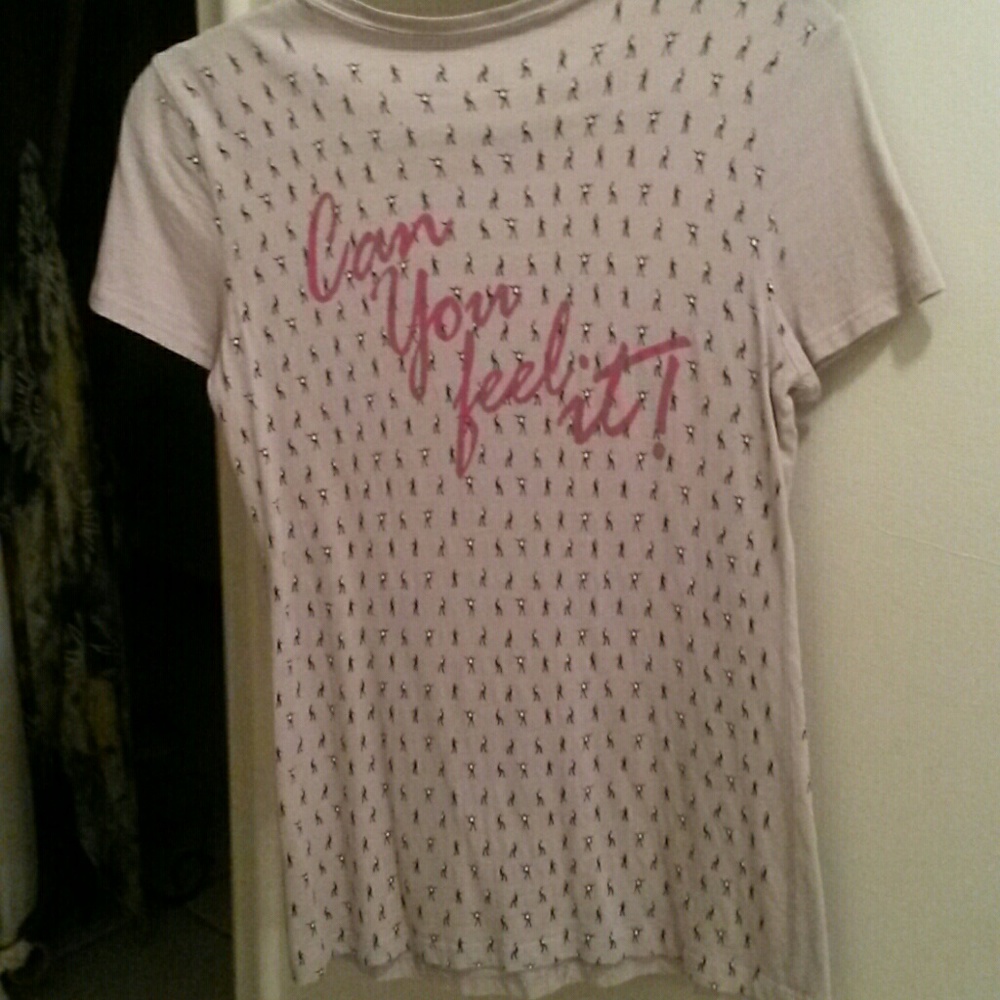 Gray tee shirt with design
