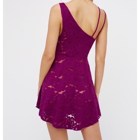 Assymetric lace for flare - Picture 2 of 2