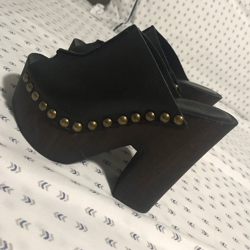 Charles David clogs