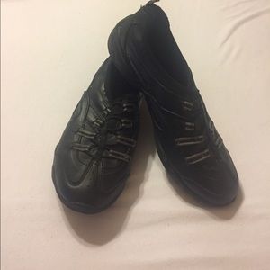 Slip resistant work shoes