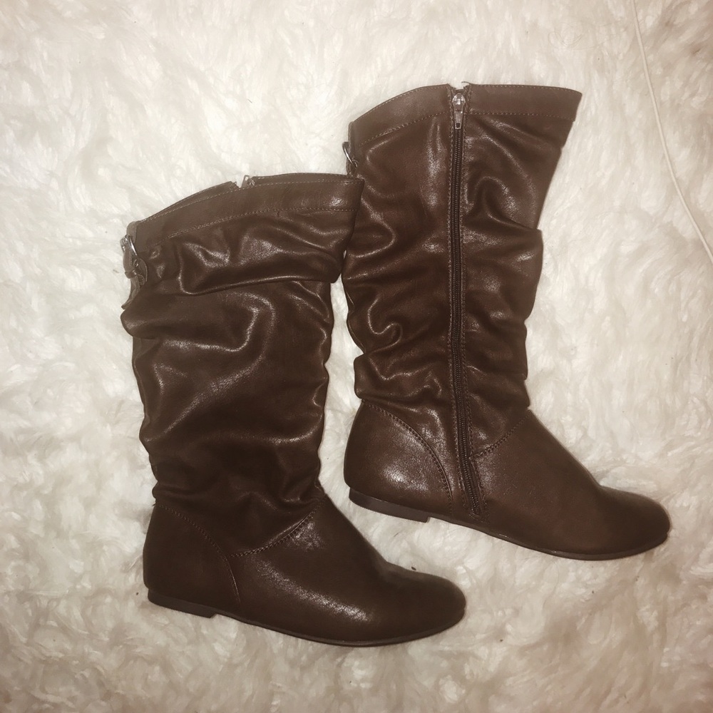 BROWN FAUX LEATHER BOOTS (BONGO)