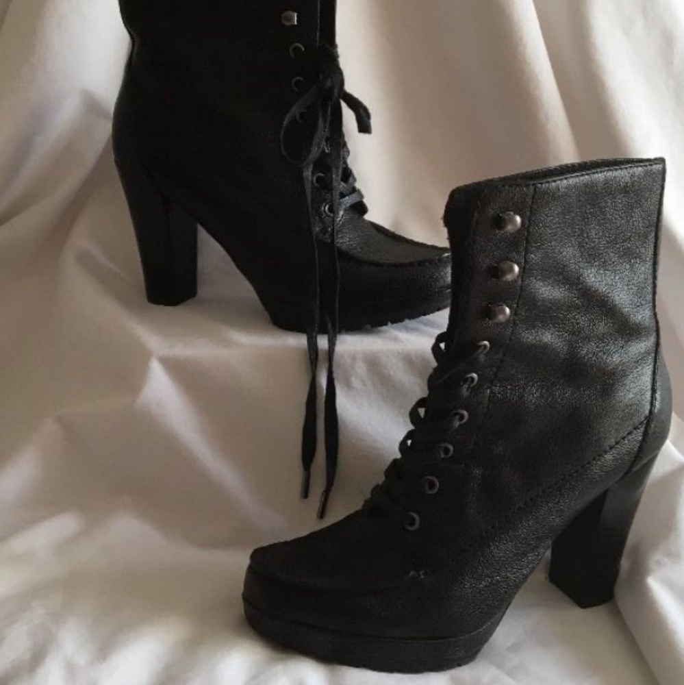Worn  Circa Joan David  luxe Black Leather boots