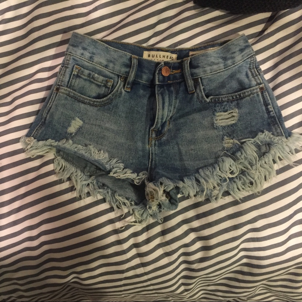 Bullhead high waisted jean shorts