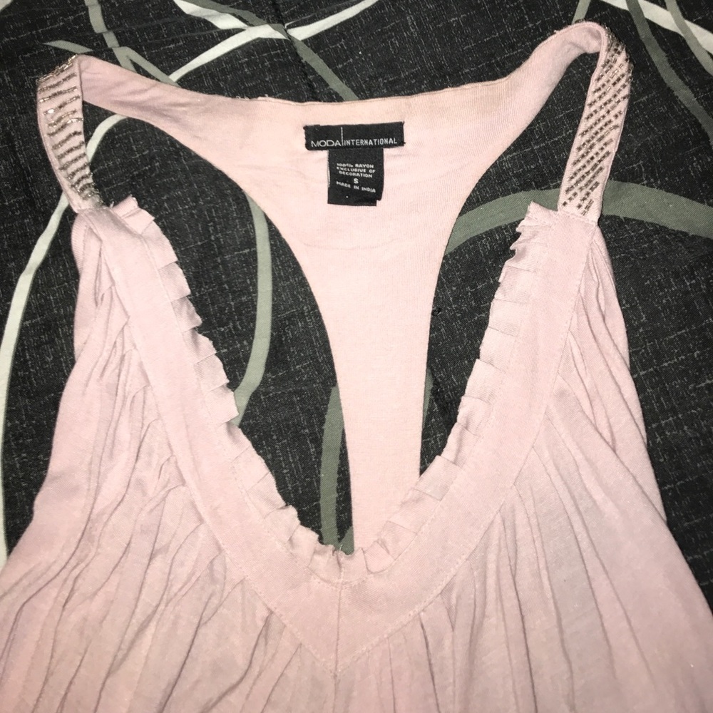 Small Moda International Open back v-neck tank